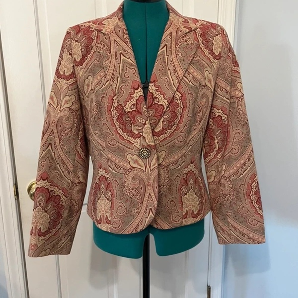 Elegant Paisley Women's Blazer in Red and Tan